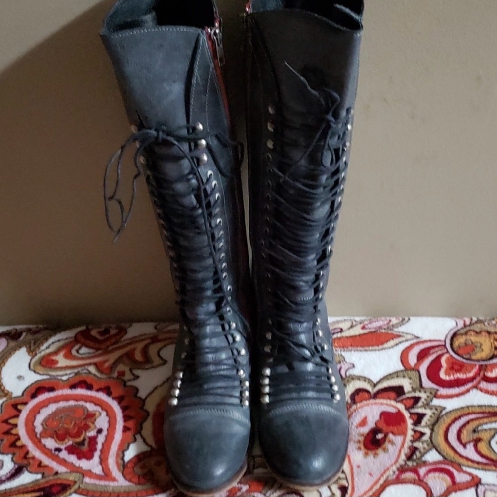 Steve Madden Roman Boot 9 - Picture 2 of 3